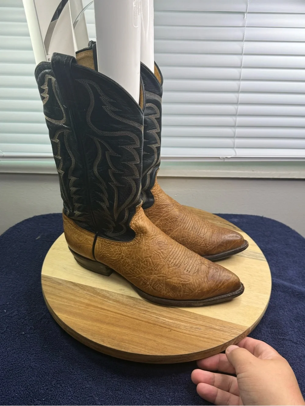 Vintage Tony Lama Cowboy Boots (Men’s 9)
